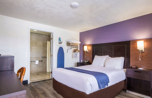 Munras Avenue Hotel | Convenient Inn Near Downtown Monterey with Family Amenities