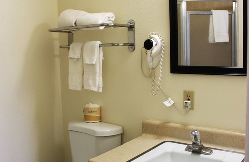 Merced Hotel | Convenient Rodeway Inn Near University - Gateway to Yosemite
