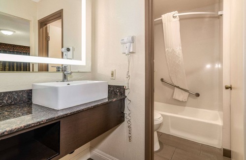 Barstow Hotel | Discover the Rodeway Inn on Historic Route 66 with Pool