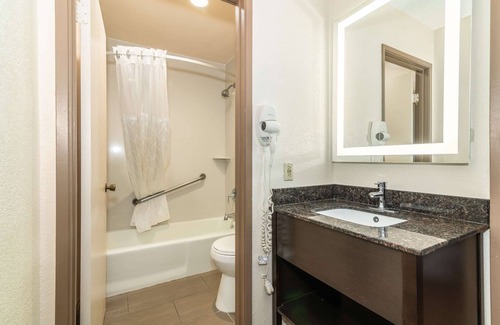 Barstow Hotel | Discover the Rodeway Inn on Historic Route 66 with Pool