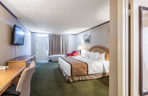 Charles Town Hotel | Budget-Friendly Rodeway Inn & Suites in Charles Town, WV
