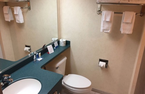 Charles Town Hotel | Budget-Friendly Rodeway Inn & Suites in Charles Town, WV