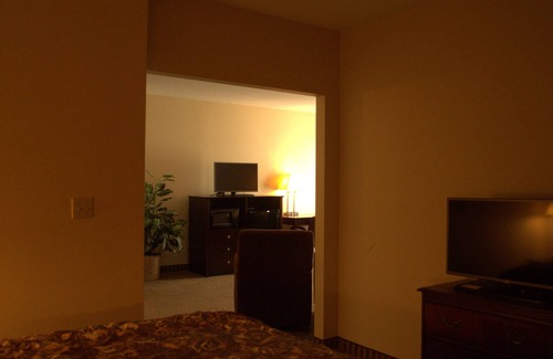 East Windsor Hotel | Budget-Friendly Stay at Rodeway Inn & Suites with Pool