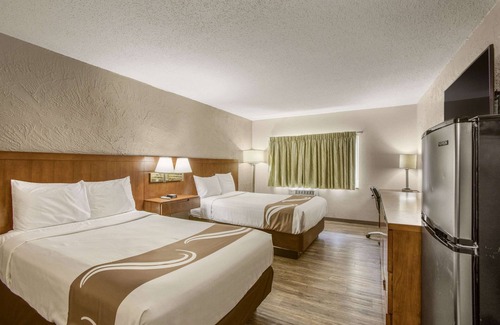 Grand Rapids Hotel | Budget-Friendly Rodeway Inn with Family Amenities & Dining