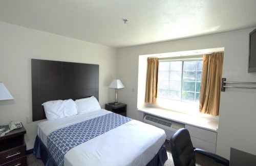 Lewisville Hotel | Budget-Friendly Stay at Rodeway Inn & Suites Lewisville I-35