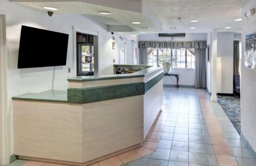 Lewisville Hotel | Budget-Friendly Stay at Rodeway Inn & Suites Lewisville I-35