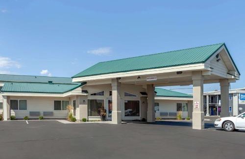 Ontario Hotel | Pet-Friendly Oceanfront Retreat at Rodeway Inn & Suites