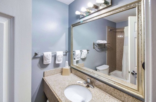 Lakeview  Jefferson County Hotel | Comfortable Stay at Rodeway Inn & Suites Port Arthur