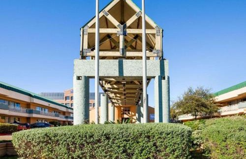 Wetmore Hotel | Budget-Friendly Rodeway Inn & Suites Near Fiesta Park