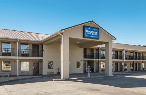 East Dublin Hotel | Pet-Friendly Rodeway Inn & Suites with Family Amenities