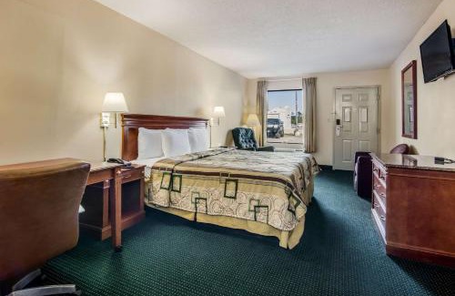 East Dublin Hotel | Pet-Friendly Rodeway Inn & Suites with Family Amenities