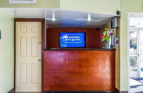 Hayward Hotel | Discover Comfort at Rodeway Inn & Suites for Every Family