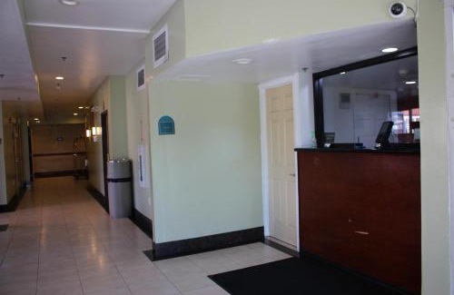 Hayward Hotel | Discover Comfort at Rodeway Inn & Suites for Every Family