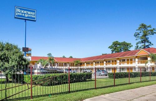 FM 1960 Hotel | Budget-Friendly Rodeway Inn & Suites with Pool Access