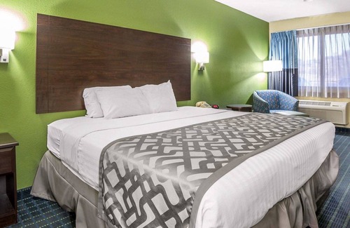 Needles Hotel | Comfortable Stays at Rodeway Inn & Suites with Pool Access