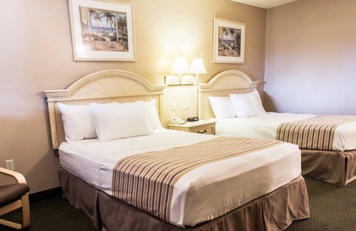 Apopka Hotel | Budget-Friendly Rodeway Inn with Pool and Family Amenities
