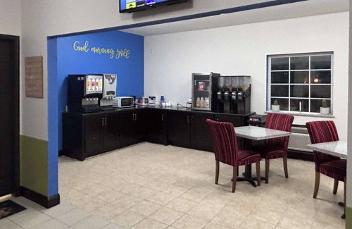 Dilley Hotel | Budget-Friendly Rodeway Inn: Breakfast and Family Amenities