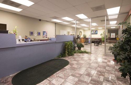 Georgetown Hotel | Budget-Friendly Rodeway Inn: Pet Friendly with Breakfast