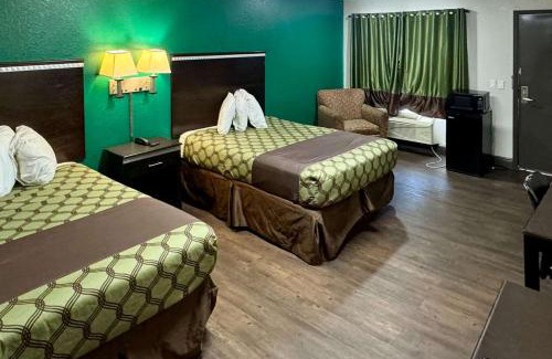 Georgetown Hotel | Budget-Friendly Rodeway Inn: Pet Friendly with Breakfast
