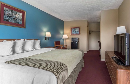 Jackson Hotel | Budget-Friendly Rodeway Inn with Pool and Breakfast Options