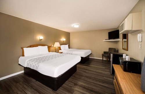 La Crosse Hotel | Budget-Friendly Rodeway Inn with Breakfast & Family Amenities