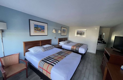 Lake Wales Hotel | Comfortable Rodeway Inn with Pool and Family-Friendly Amenities