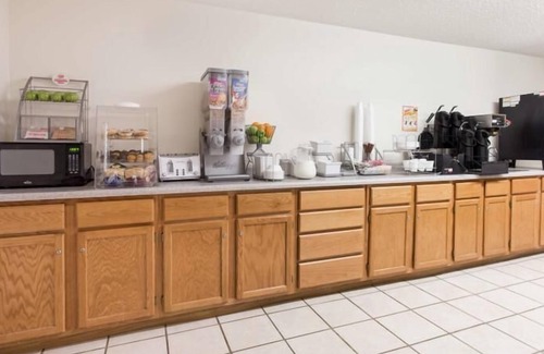 Leadville Hotel | Relax at Rodeway Inn with Pool, Spa & Family-Friendly Perks