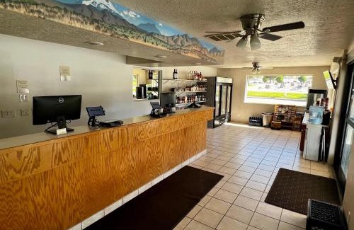 Winnemucca Hotel | Budget-Friendly Stay at Rodeway Inn with Family & Pet Perks