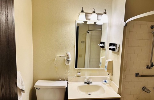 Winslow Hotel | Convenient Rodeway Inn Winslow I-40 with Kitchen Amenities
