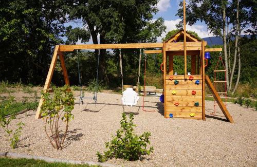 Cerny Dul Apartment | Family-Friendly Retreat at Rodinný apartmán Čistá