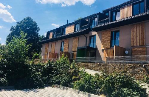 Dolni Morava Apartment | Inviting Apartmán 2+kk with Restaurant & Family-Friendly Vibes