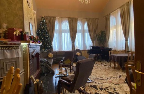 Krasnaya Polyana Hotel | Rodnik Guest House: Child-Friendly Retreat with Pool Access