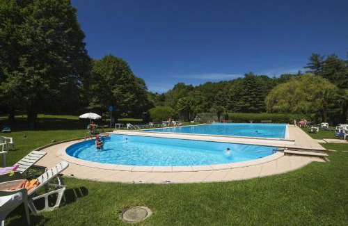 Ispra Apartment | Rododendro Rosso: Family-Friendly Retreat with Pool Access