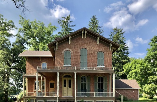 Watseka House | Exquisite 1868 Victorian Villa: Spa & Breakfast Included
