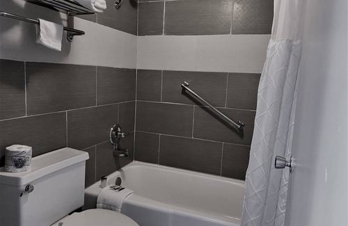 Rogers Hotel | Rogers Inn: Family-Friendly Stay with Great Amenities