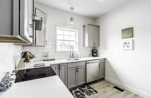 Rogers House | Rogers Retreat: Ideal for Families and Pet Lovers