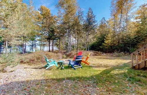 Hancock House | Guest Rated: 10/10 at Rogers Rock with Private Beach Access