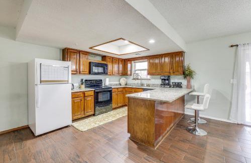 Rogers House | Pet-Friendly Rogers Vacation Home with Yard Near Bentonville