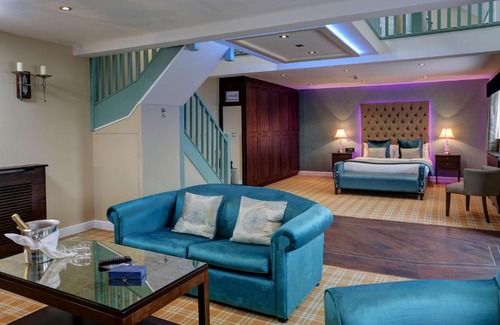 Badsworth Hotel | Elegant Rogerthorpe Manor Hotel: 4-Star Comfort & Amenities