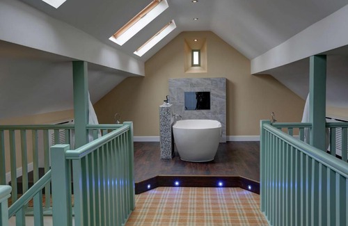 Badsworth Hotel | Elegant Rogerthorpe Manor Hotel: 4-Star Comfort & Amenities