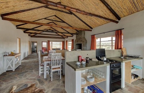 Karoo Hoogland Apartment | Experience Unmatched Comfort at Rogge Cloof - 10/10 Rated