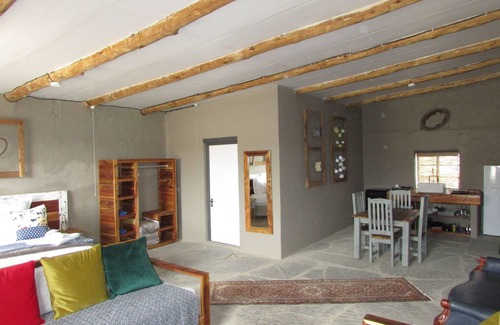Karoo Hoogland Apartment | Experience Unmatched Comfort at Rogge Cloof - 10/10 Rated