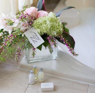 Medford Hotel | Relax at Rogue Regency Inn & Suites - Pet Friendly Retreat