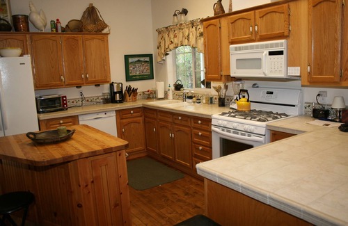Shady Cove House | Rogue River Escape: 19 Acres of Nature's Best Retreat