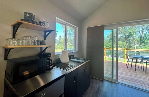 Fruitdale Cabin | Rogue River Resort: Family-Friendly Stay with Breakfast Included