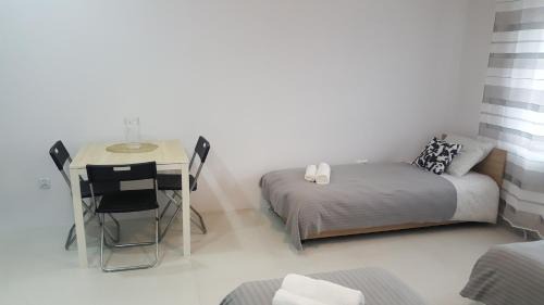 Lodz Apartment | Budget-Friendly Stays at Rokicinska54 with Family Amenities