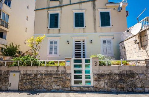 Dubrovnik Apartment | Top-Rated Roko Dubrovnik Apartment: Family-Friendly Retreat