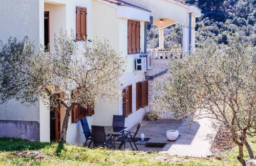 Iz Apartment | Pet-Friendly Haven at Roko Opaćac Veli IŽ - 4-Star Retreat