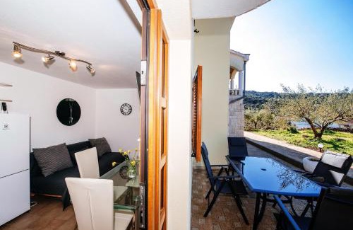 Iz Apartment | Pet-Friendly Haven at Roko Opaćac Veli IŽ - 4-Star Retreat
