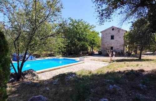 Drnis Villa | Rokovi dvori